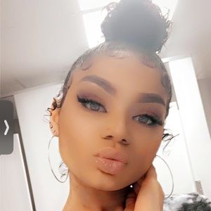 Meet your Posher, Lavina